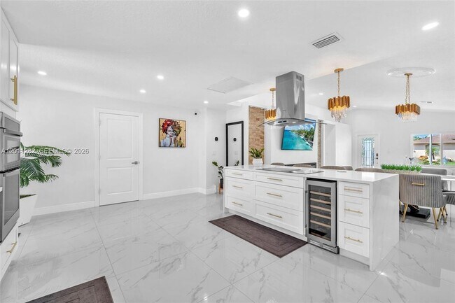 Building Photo - 252 Malibu Cir
