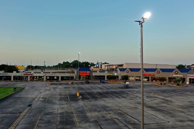 Building Photo - 2662 Hwy 290 W