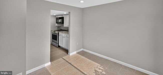Building Photo - 6556 Pennacook Ct