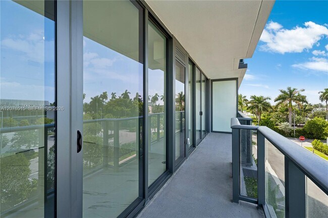 Building Photo - 1170 E Hallandale Beach Blvd
