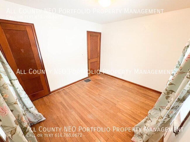 Building Photo - 1463 E Whittier St