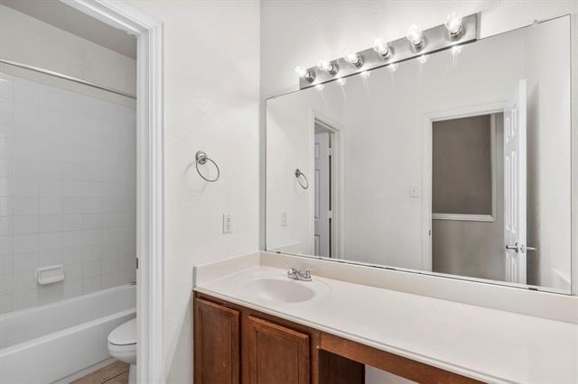 Building Photo - 8008 Raintree Dr