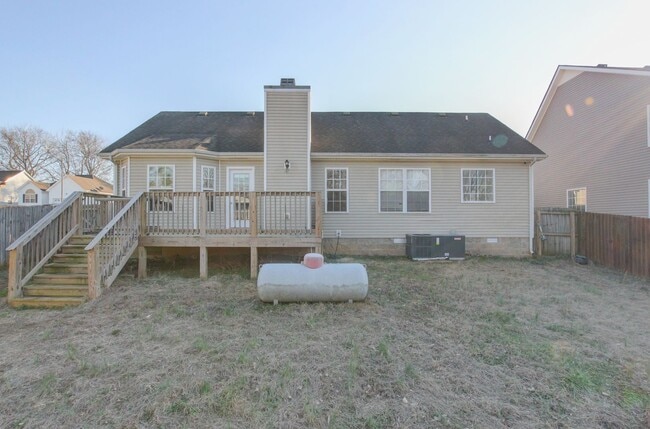 Building Photo - 3 bed 2 bath Fenced yard.  Heart of St. B.  Hurry.