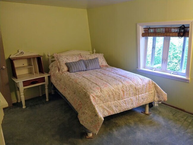 Building Photo - 10 Loon Hollow