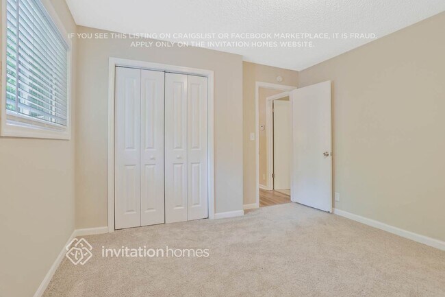 Building Photo - 5789 Chisholm Trail SW