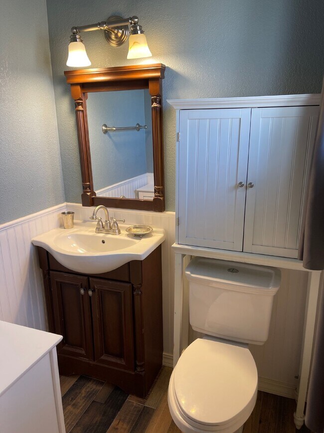 Building Photo - 9517 Mcintosh Dr