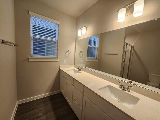 Building Photo - 18322 W Centro Cir