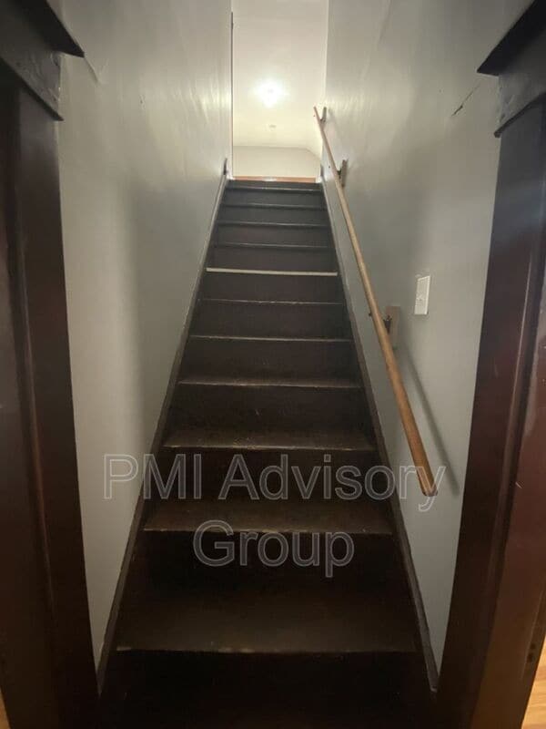 Building Photo - 710 SW Jewell Ave