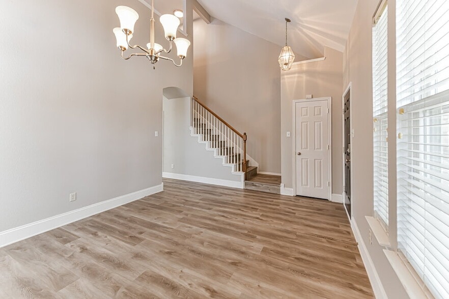 Building Photo - 5621 Starwood Ct