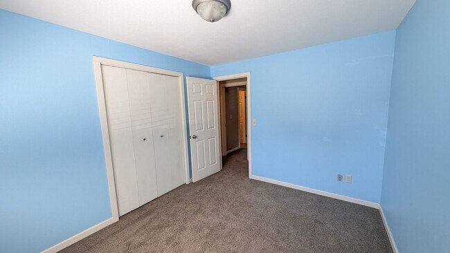 Building Photo - Single level 3 bedroom 2 bath home in the ...