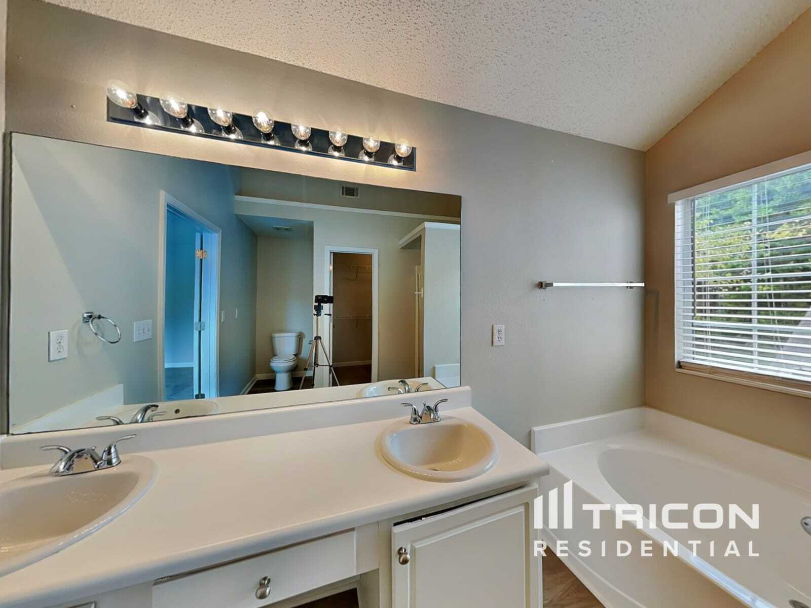 Building Photo - 4151 Ravenwood Ct