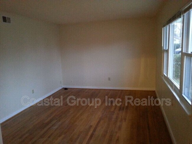 Building Photo - 1632 Janke Rd