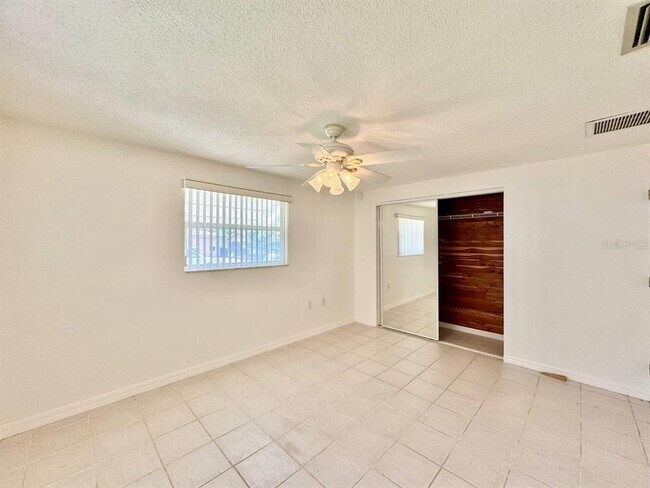 Building Photo - 3131 Roxbury Dr