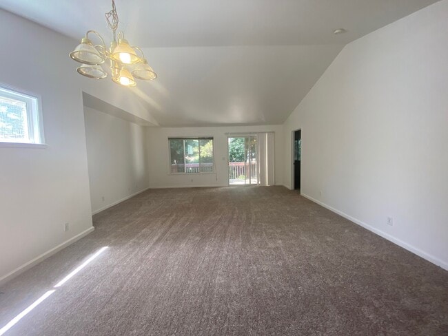 Building Photo - 331 Vistamont Dr