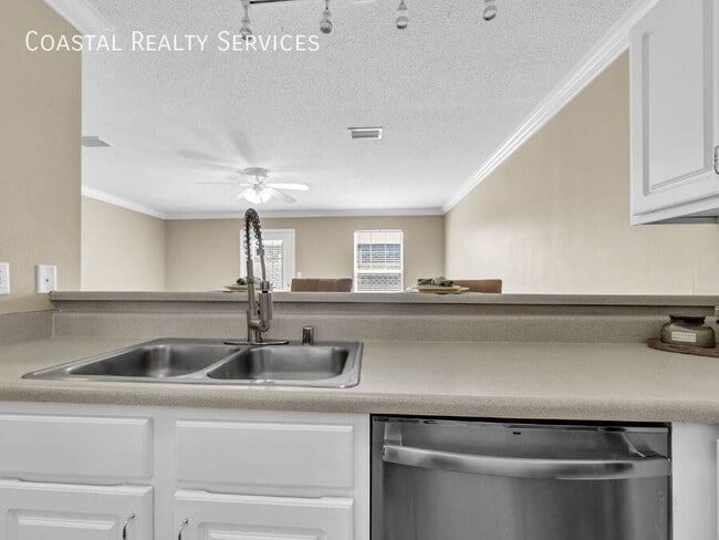 Building Photo - 983 Scenic Oak Ln