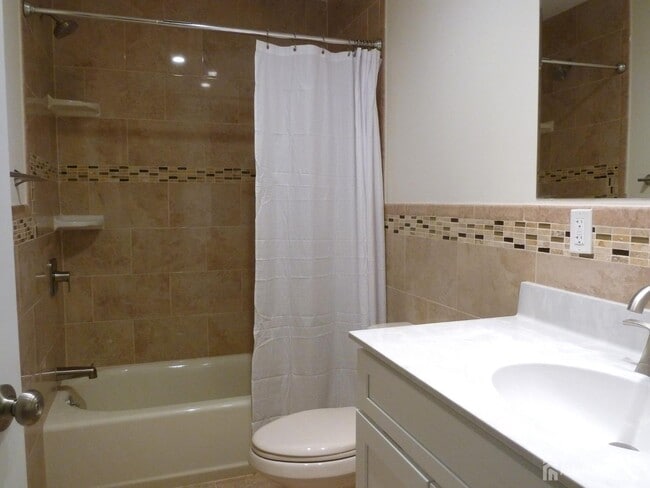 Building Photo - 114 Longfield Ct