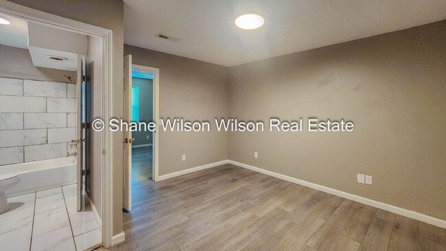 Building Photo - 7609 Holiday Hills Dr