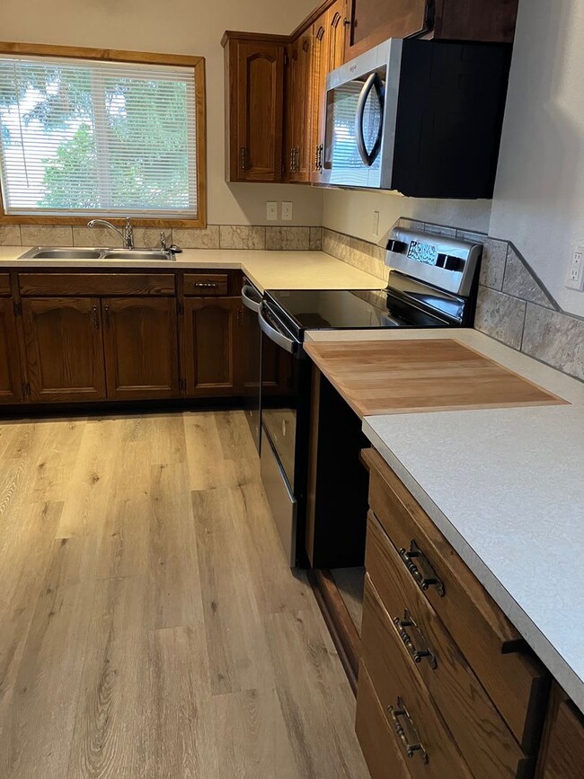 Building Photo - Updated, Single-level Home in NE Newberg  |  Reduced Rent  |  $500.00 Off 1st Two Full Month's Rent