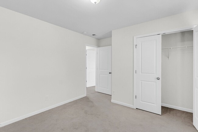 Building Photo - Spacious Summerville Home Near Historic Downtown