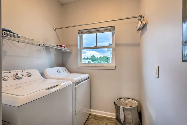 Building Photo - 3723 Tiki Dr