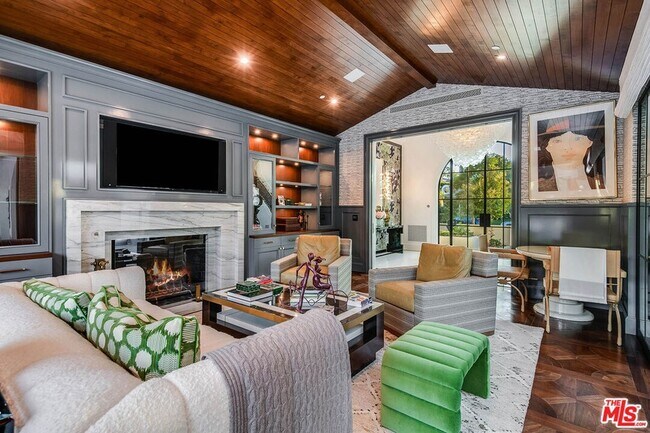 Building Photo - 1445 Vía Cresta