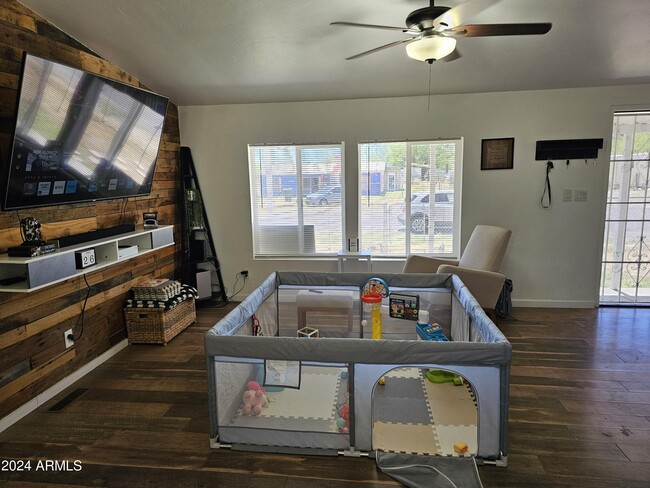 Building Photo - 1042 W Ocotilla St