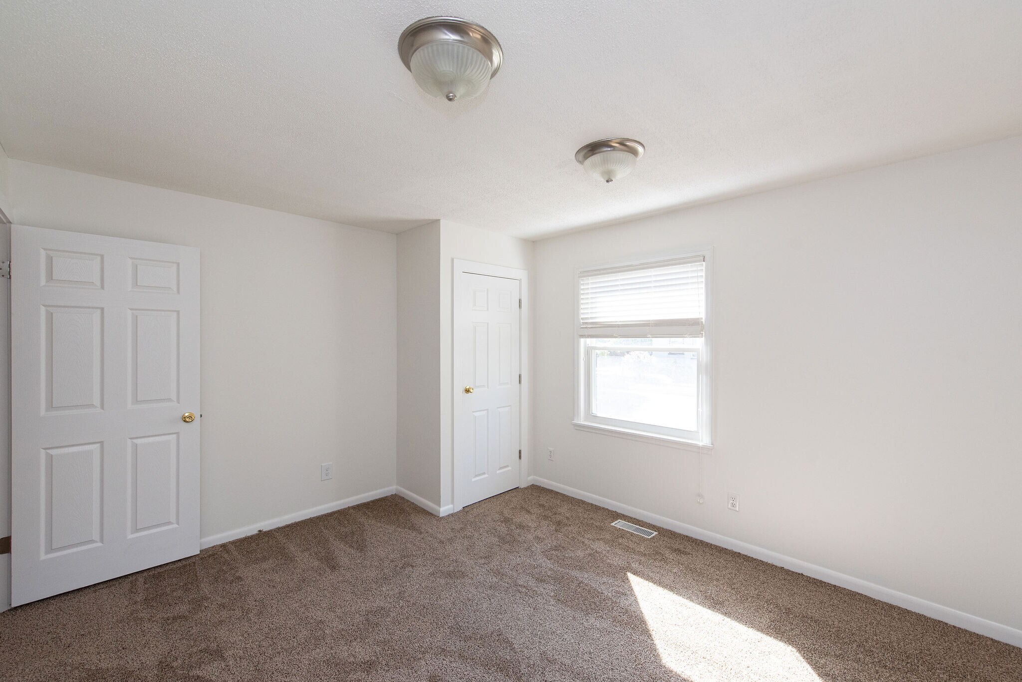 Building Photo - 718 Wachendorf St