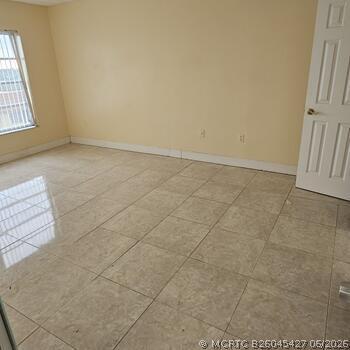 Building Photo - 4174 Inverrary Dr