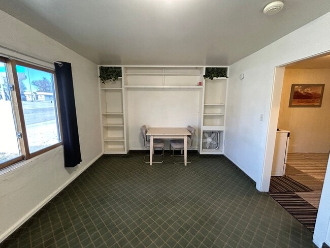 Building Photo - 821 W Main St