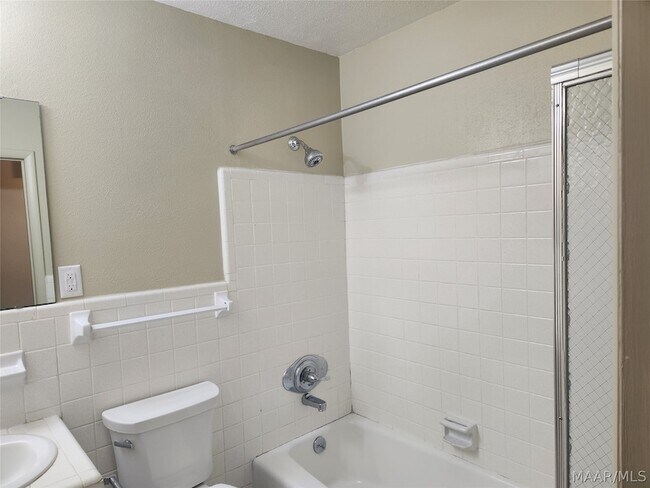 Building Photo - 1203 Oates Rd