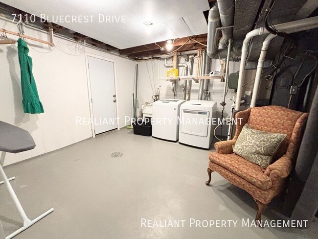 Building Photo - 7110 Bluecrest Dr