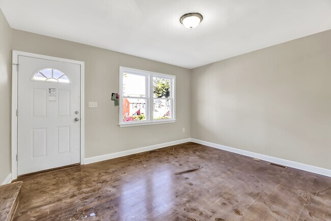 Building Photo - Fully Renovated 3 Bedroom Rowhome- Baltimo...