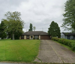 Building Photo - Beautifully Renovated 3 Bedroom 1.5 Bathroom with Large Yard in New Whiteland