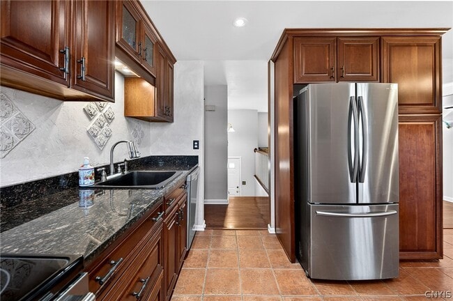 Building Photo - 8237 Mantova Dr