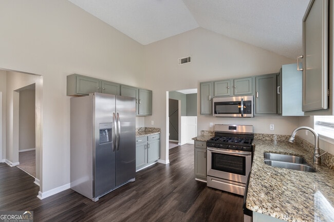 Building Photo - 3902 Arabian Way SW