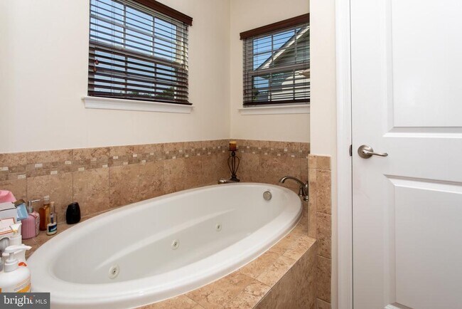 Building Photo - 2515 Baileys Pond Rd