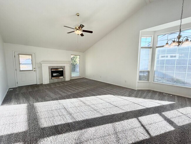 Building Photo - 4650 N Date Palm Ave