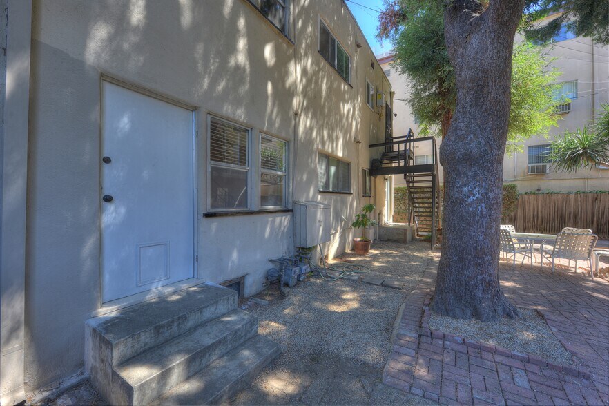 Building Photo - 331 S Reeves Dr