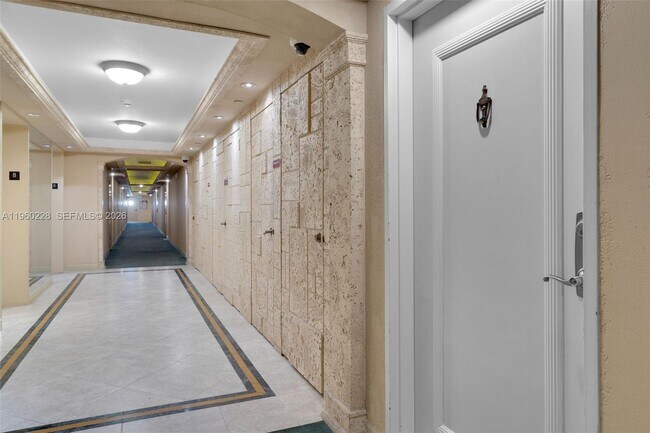 Building Photo - 1901 Brickell Ave