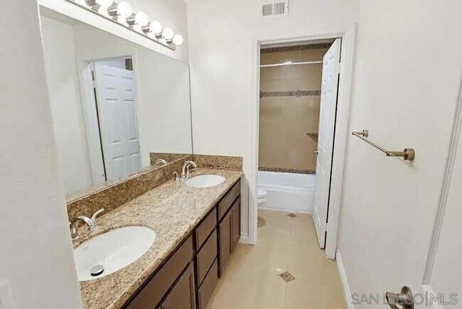 Building Photo - 1100 Corrales Ln