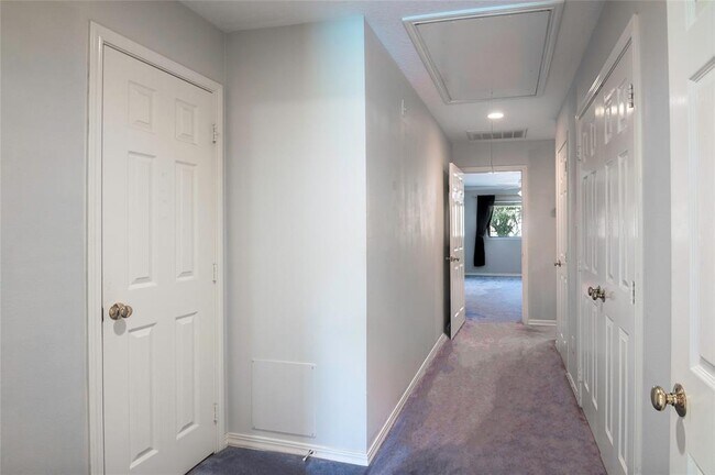 Building Photo - 12979 Trail Hollow Dr