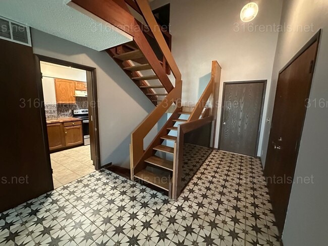 Building Photo - $1495 - 2 bed 1.5 bath - Duplex located in Riverside