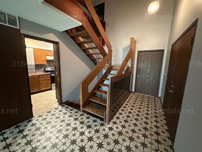 Building Photo - $1545 - 2 bed 1.5 bath - Duplex located in Riverside