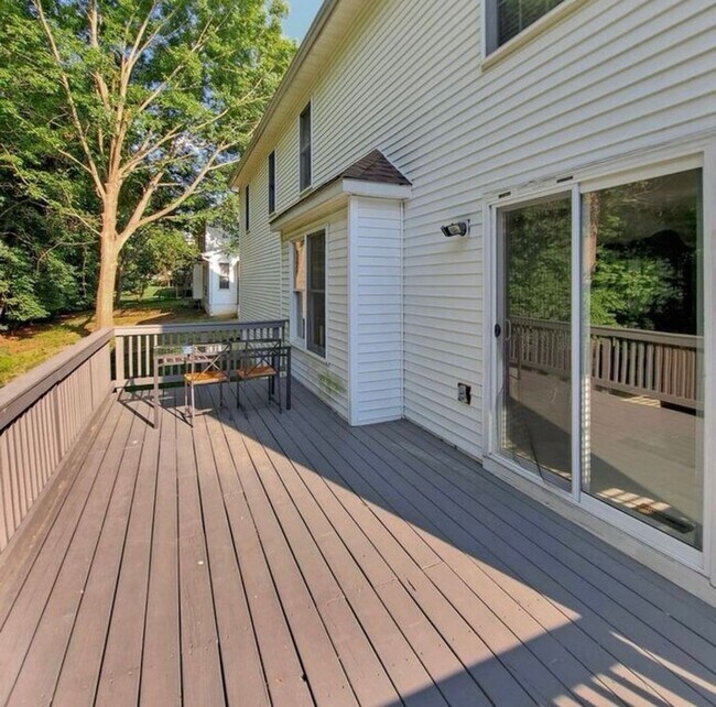 Building Photo - Amazing 5 BR/3.5 BA Single-Family Home in ...