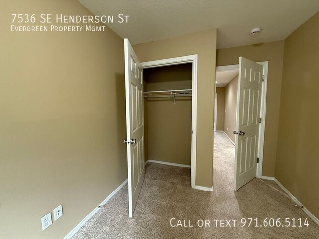 Building Photo - 7536 SE Henderson St