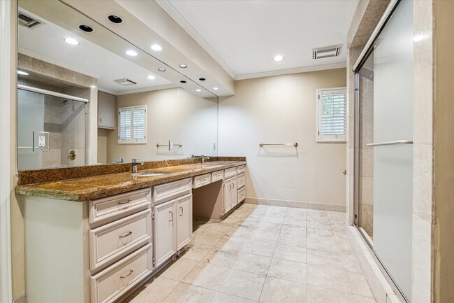 Building Photo - 5505 Holly Springs Dr