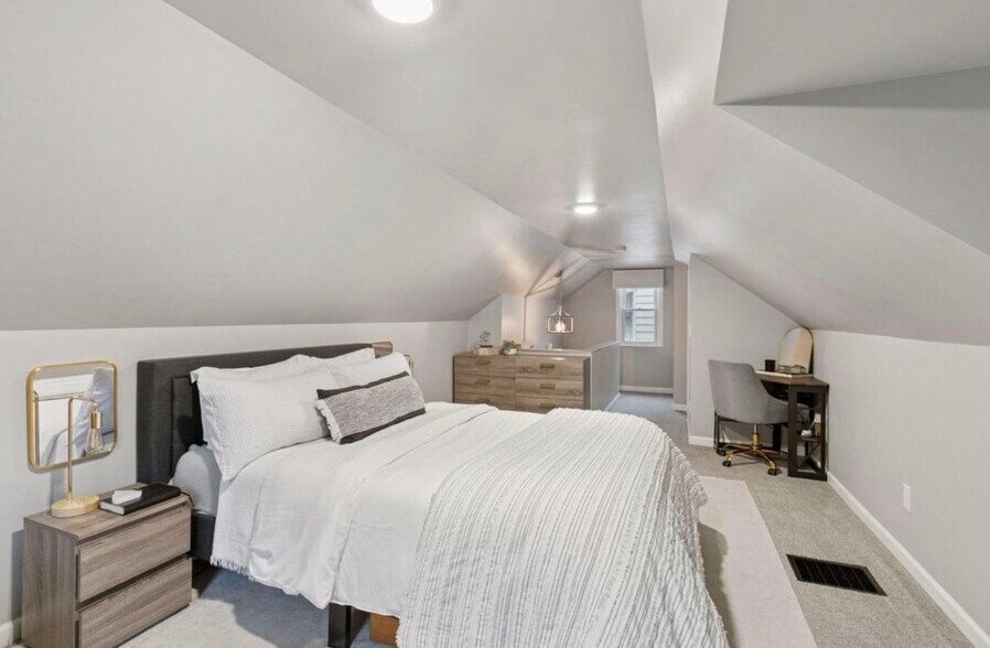 Building Photo - 5217 France Ave S