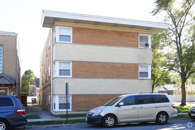 Building Photo - 7719 W Fullerton Ave