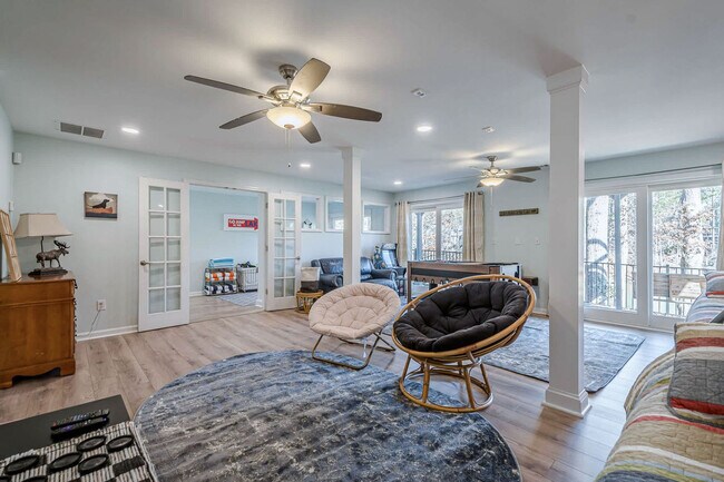 Building Photo - 117 Lakeview Cir