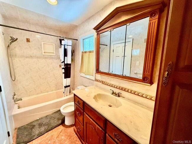 Building Photo - 33 Pilgrim Dr